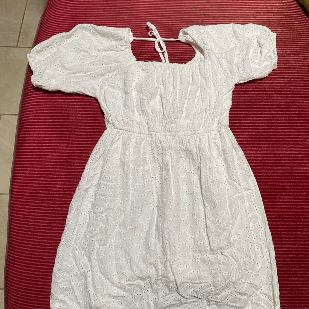 Cute all white dress size small